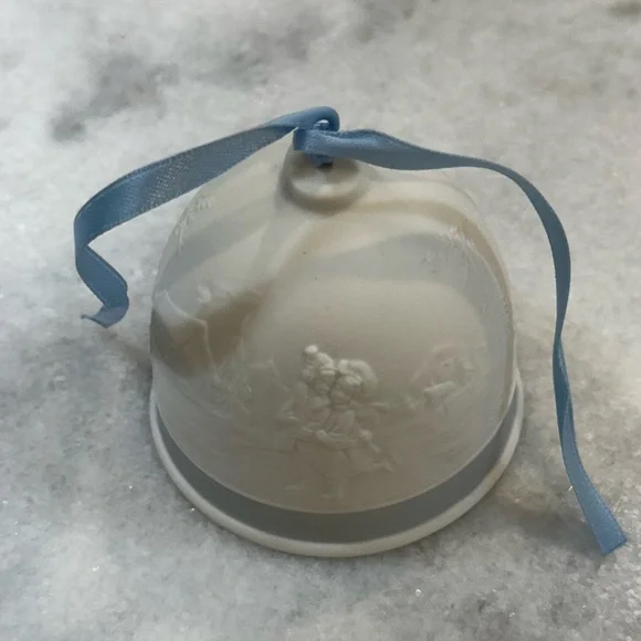 Lladró 1994 Winter Bell porcelain ornament